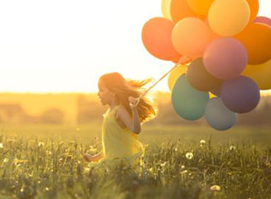 girl-in-field-with-balloons